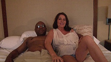 Danny ocean and Bella Roxx fucks hard in airplane