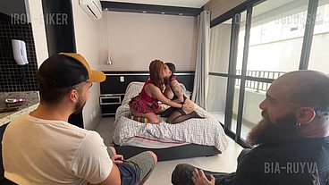 Troca de casal deliciosa com a Ruyva!! Gozou nas nossas bocas!!