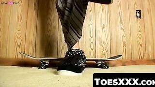 ToesXXX.com - Young skater's cock jerk off and foot beauty parade