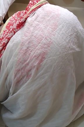 Pakistani Hot Stepmom Gets Stuck While Sweeping Under the Bed When Stepson Fucks Her &amp; Cum Out Her Big Ass