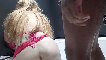 Vivi Guedez - Ela vestiu seu biquini vermelho bem cavado