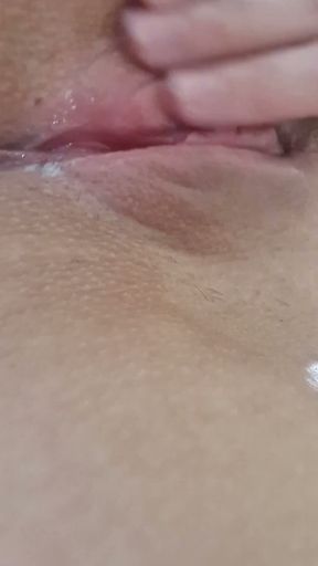 Orgasm and pussy expansion in the tub...   Clip 2