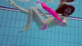 Pink swimswear babe Lera showing naked body underwater