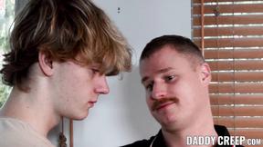 Mature Jordi Fat barebacks Skylar Finchh after slurping his butt