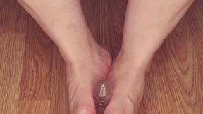BBW Lollipop Gives Oily Foot Job on Clear Dildo