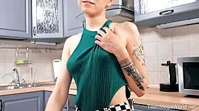 Bored hottie toys her vulva