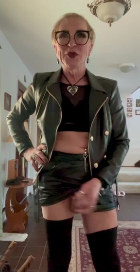 Sissyboy SaShulya wants to fuck hew Pussy