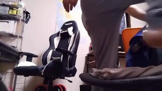 Japanilainen homo hunks hakkaa perseitä valtavilla dildoilla