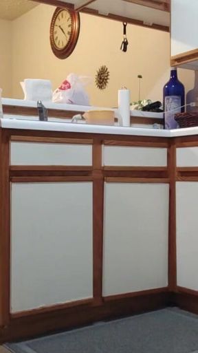 Buttcrack reveal unloading dishwasher