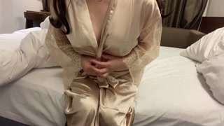 【人妻妄想日記】寝る前に欲情して乳首が勃っています♡