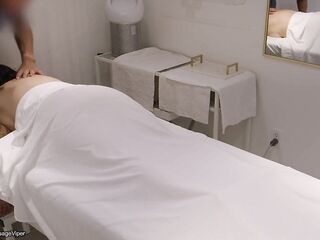 Legit massage client gets a cheerful ending