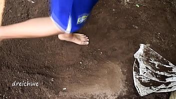 Digging with the feet