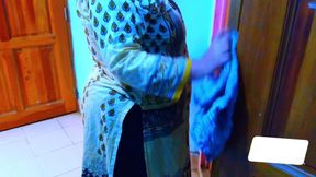 Indian Muslim Hot Desi Stepmom Fucked by Stepson When She Was Cleaning His Room