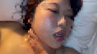 【閲覧注意/ハードイラマ】夫のチ○ポの代わりに不倫相手の巨根を喉マ○コで咥えて限定動画ゲ⬜︎して、ご褒美に首○め失○アクメキメる不倫妻