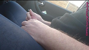 Nylonjunge in Blauer Feinstrumpfhose im Auto 2 ** FAN Video 12 **