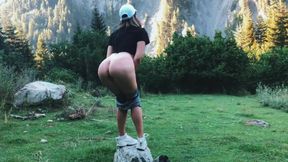 Sexy Slim Bubble-assed Hiker Tempts a Stranger To Fuck Her Hard In the Lap Of Nature