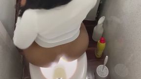 Direct Backward Pussy Pees 010826