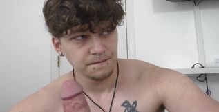 Pierced amateur boyfriend screams in loud missionary POV