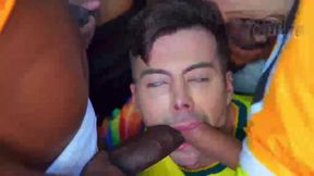 depois do jogo com meus amigos fomos procurar uma aventura na praia da reserva e arrombamos o rabo do passivo