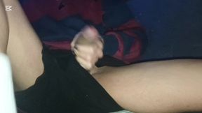 me masturbe en un bar y me vine encima de la mesa