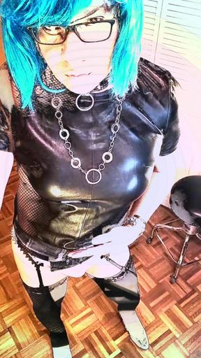 Sexy Kandi Fucks Her Dildo