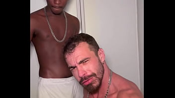 Brincadeira com PAUZUDO