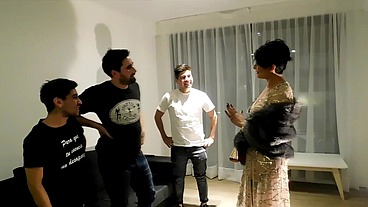 LOS VECINOS SE COJEN A PERLA LOPEZ