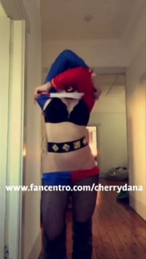 Harley Quinn Strip tease