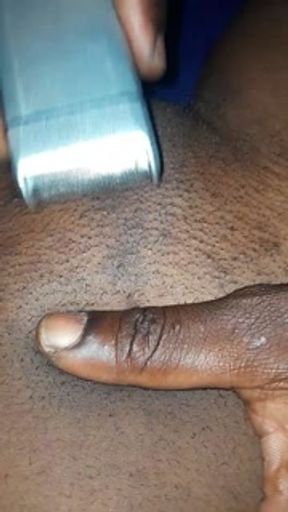 College Student went for a Pussy shave