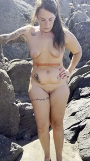 mini pee on the nudist beach💦