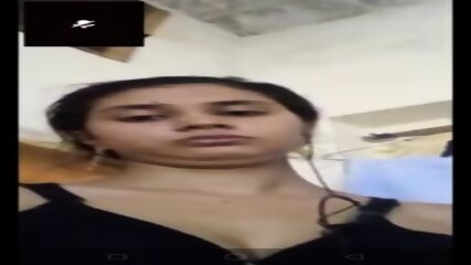 Mih apni yar ko boobs dekata hon