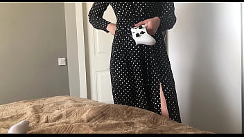 Step sister couldn&#039_t masturbate with gamepad and replaced it with her stepbrother&#039_s cock