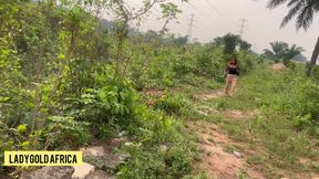 The Beautiful Lost Princess in a New Area but Find Both Help