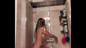 Bon allez je file &agrave_ la douche me laver les cheveux
