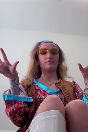 Sutton's Groovy '60s Giantess Fantasy 4K POV Tiny Thrills Await!
