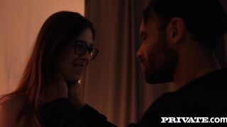 Private com - Guess why Mia de Vil is left licking her fingers