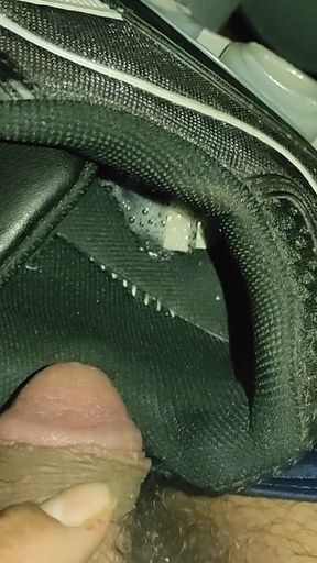 Sock Are Wet and Smelly, Dj-bro Like to Piss on It and Playing Infront of the Mirror