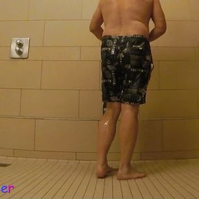 Pissing, wash, jerk off and finger in ass in a real public shower room