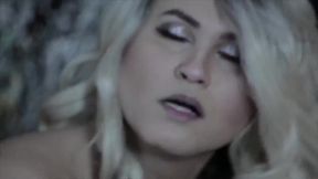 laura surfistinha chupando pau grosso de novinho e liberando o cuzinho