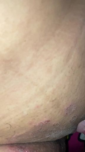 My neighbor asked me to be scratched, I couldn't stand dipping my dick
