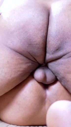 Captivating moment from "tharki buddhe ka lund khada naho hua to wife ko chhod ke gaya apni bahu ke paas"