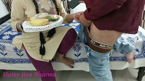 60 साल के बूढ़े आदमी ने अपनी छोटी बहु के साथ नाजायज संबंध बनाए । साफ हिंदी आवाज़ में ।