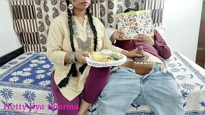 60 साल के बूढ़े आदमी ने अपनी छोटी बहु के साथ नाजायज संबंध बनाए । साफ हिंदी आवाज़ में ।