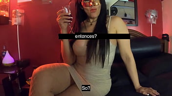 Influencer madura latina es entrevistada por un pajero universitario y se pone toda cachonda