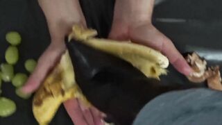 Clean my boots from the fruit squeezing my dutch sub