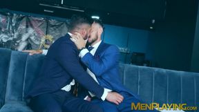 Investor Derek Allan fucks hard hottie Justin Jett on the sofa