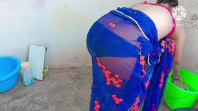 Seeing Daughter-in-law Bathing, Father-in-law's Launda Stood up Full Hot Sexy Bhabhi Bathing in Bathroom