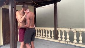 Dois hetero dotado fode cu de primo virgem sem camisinha