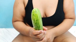 Bidhaba aunty sex with big cucumber