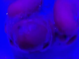 Sega con i piedi nella jacuzzi